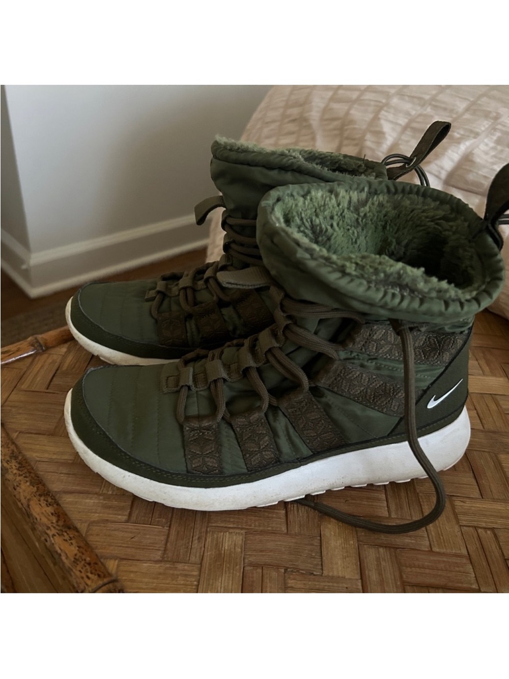 Nike woman Olive Green Faux-Fur Winter Boots